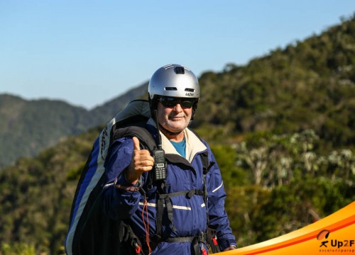Voo instrutivo, treinamendo do curso de paraglider, e decolagem da rampa do clube Up2Fly.